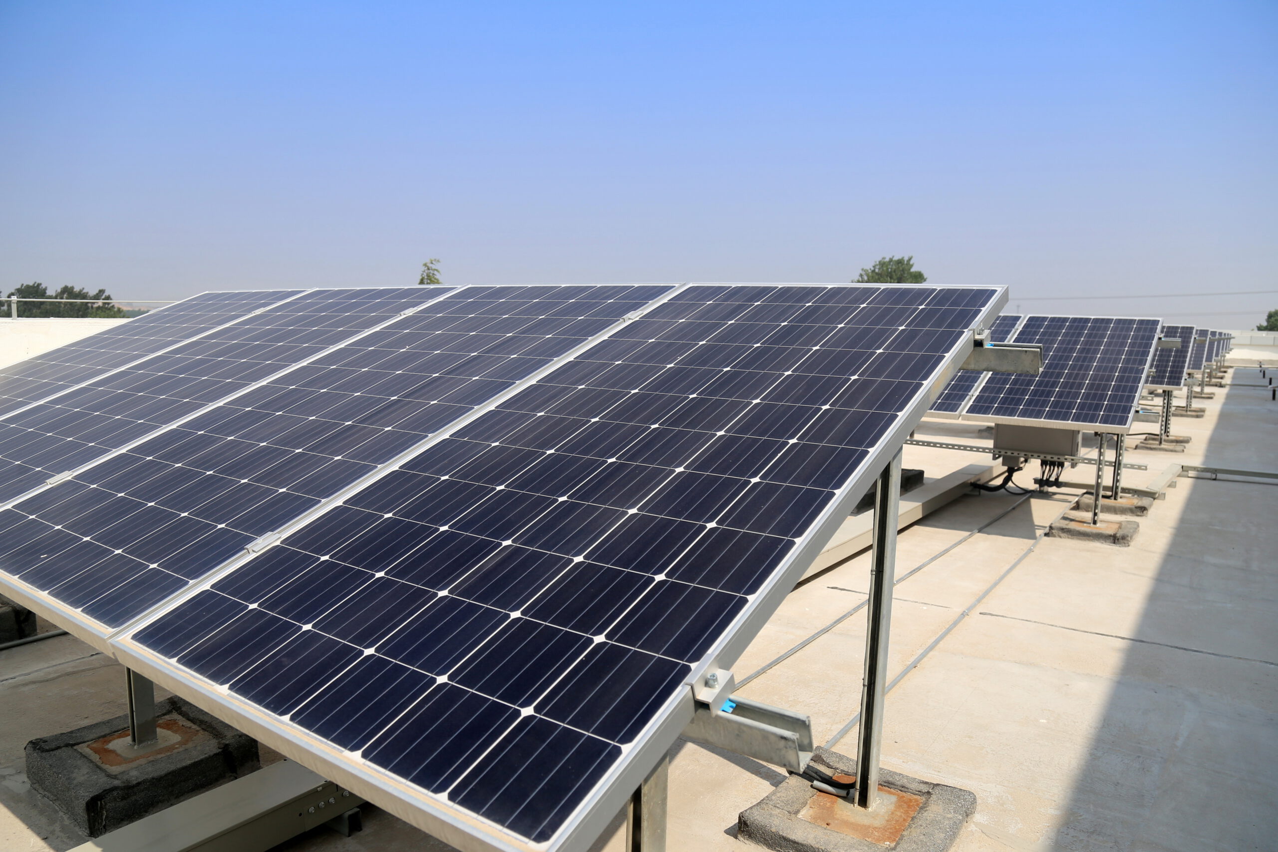 Lee más sobre el artículo Estos son los beneficios de instalar placas solares en comunidades de vecinos